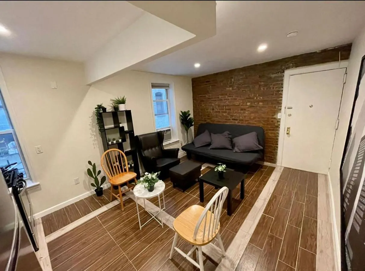 2 Bedrooms Apartament 1 Block From Manhattan New York